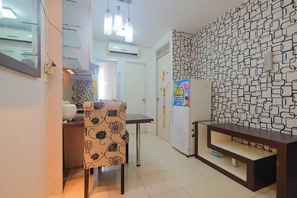 Emerald Functional 2BR Apartment Gading Nias