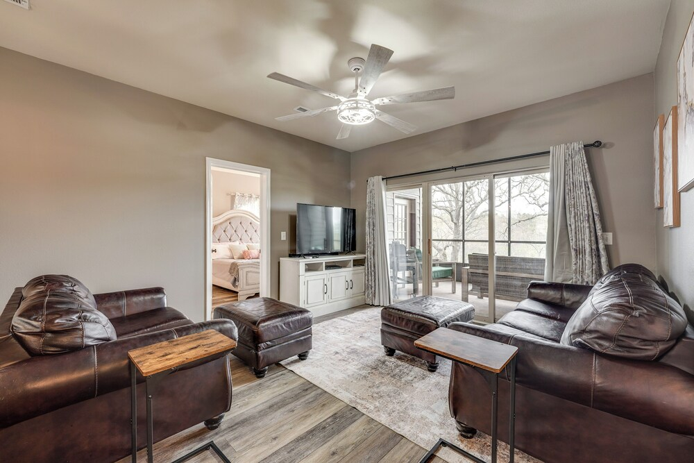 Relax Poolside! Golfers Oasis in Branson West