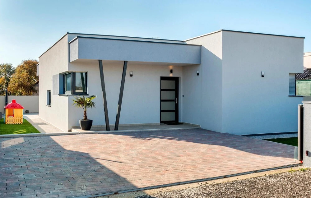 Luxurious Home In Peroj With Sauna