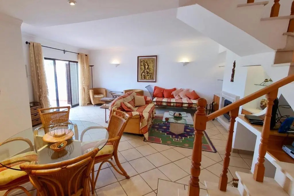 LovelyStay - Alto dos Caliços 2BR House with Garden