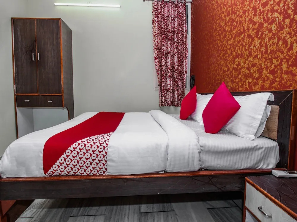 OYO 15242 Hotel Rathi Palace