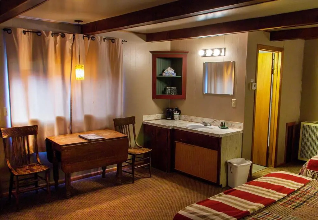 High Country Motel and Cabins