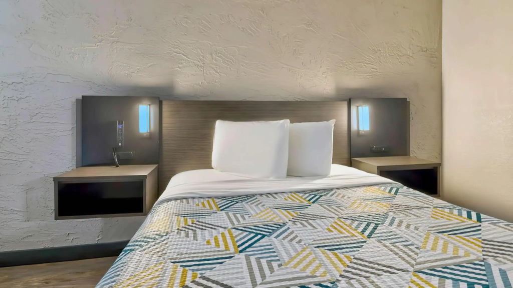Motel 6-Milwaukee, WI - Glendale