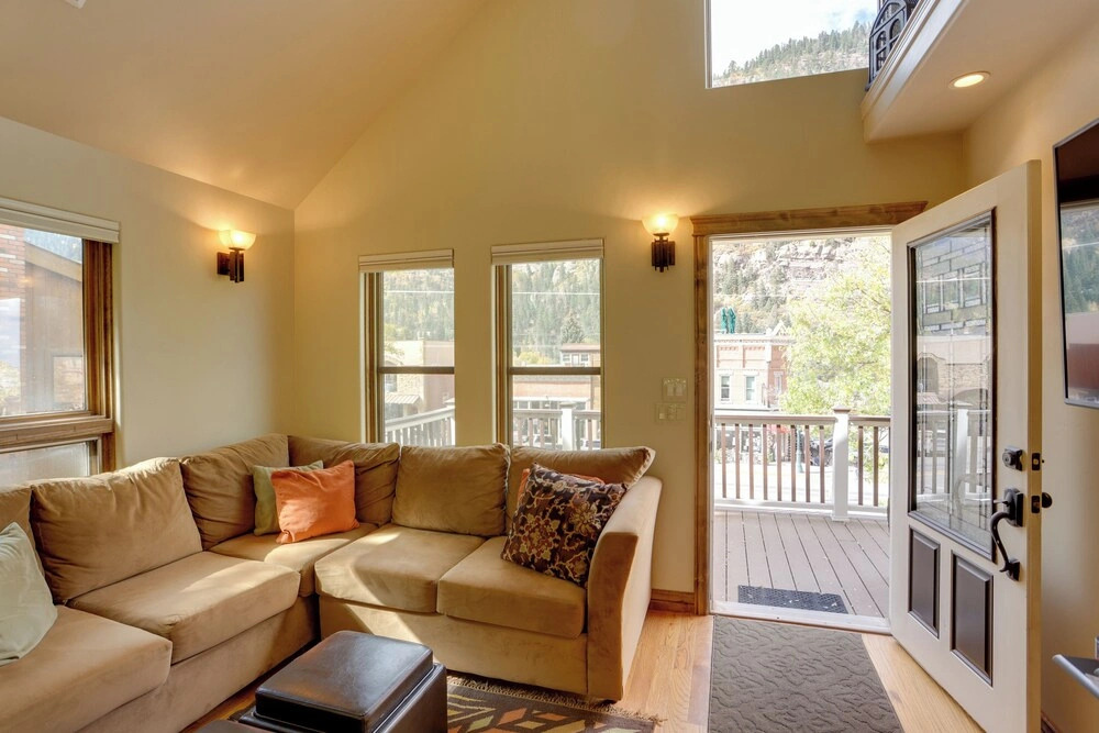 On Main Street: Ouray Getaway w/ Mountain Views!