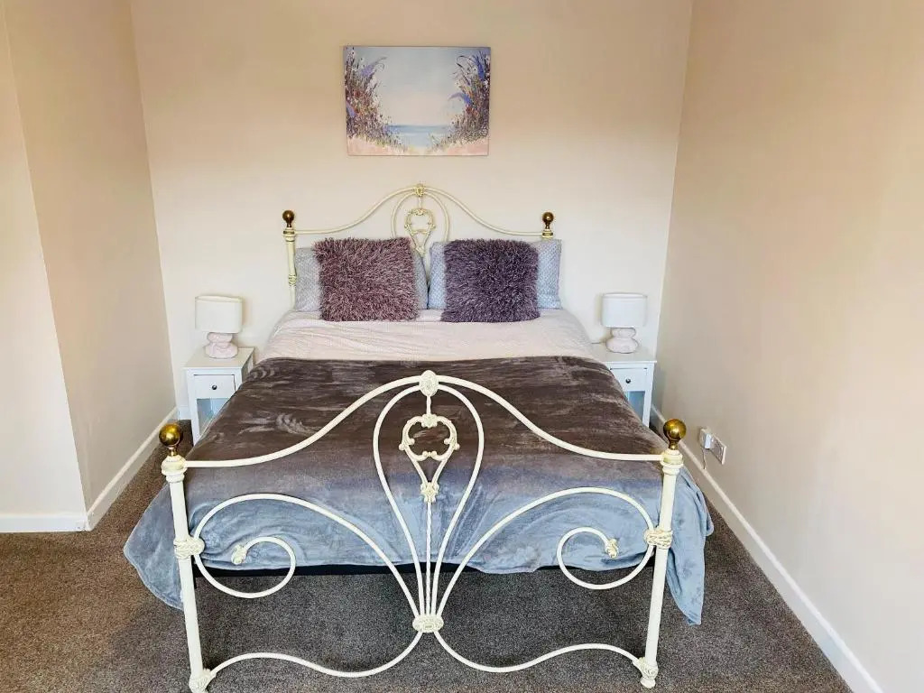 Farnham 3 Bed House