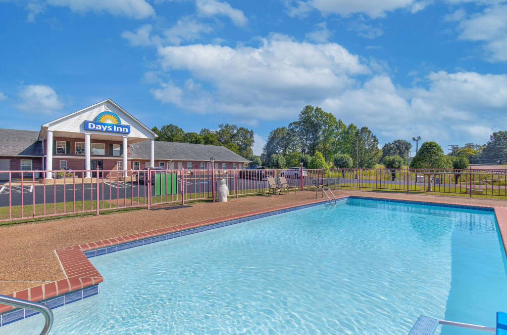 Days Inn by Wyndham Savannah