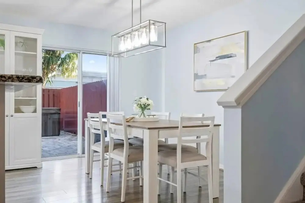 Stylish Townhome w Hot Tub 5 Min Walk to Beach