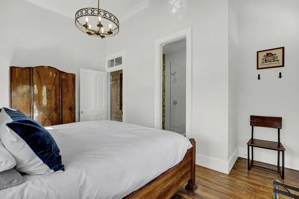 New! Luxurious Home 1blk to Main W/wine Cellar