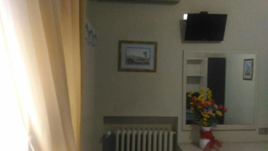 R&B Hotel