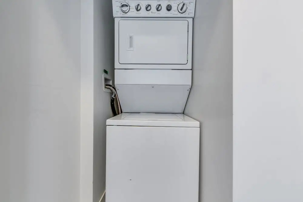 Stylish New 2BR Luxury Condo w Parking