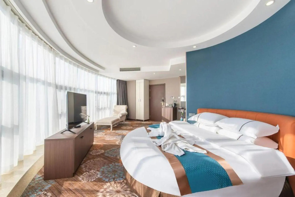 Mengducheng Holiday Hotel