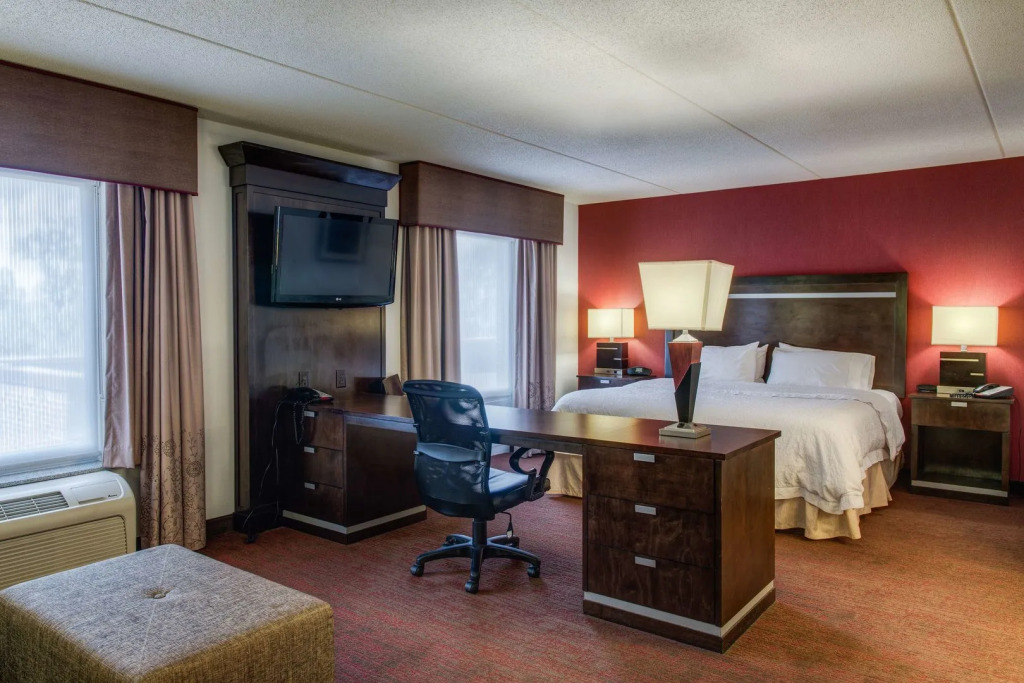 Hampton Inn & Suites Detroit/Airport Romulus
