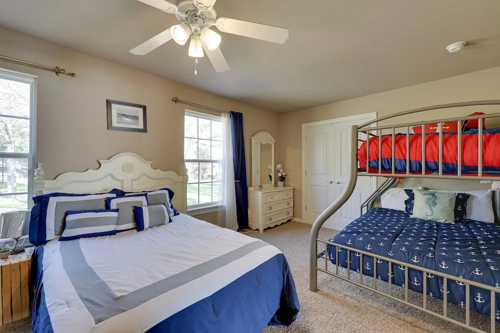 Lakefront Home w/ Shared Boat Ramp in Grove!