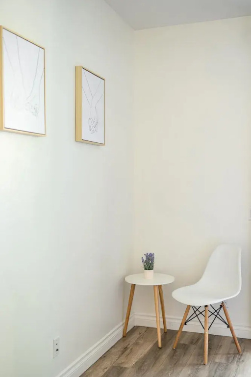 Private Entry Cozy Suite w Patio Bath Kitchenette