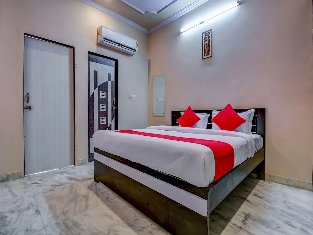 OYO 15892 Friends Residency
