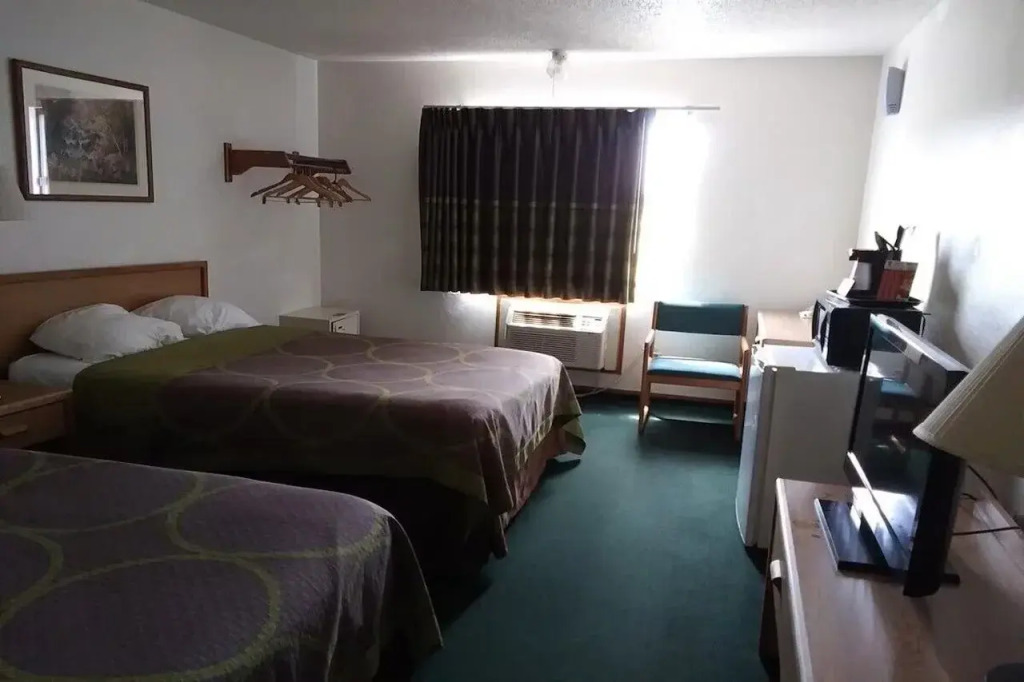 Super 8 by Wyndham Kingdom City