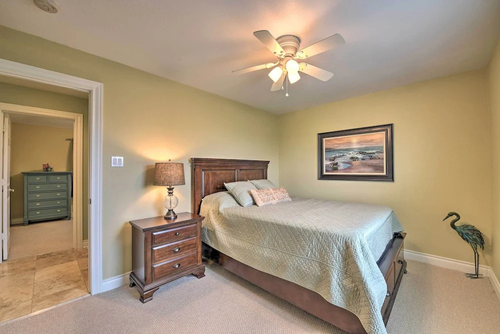 1/4 Mi to Beach: Canal-view Home in Galveston!
