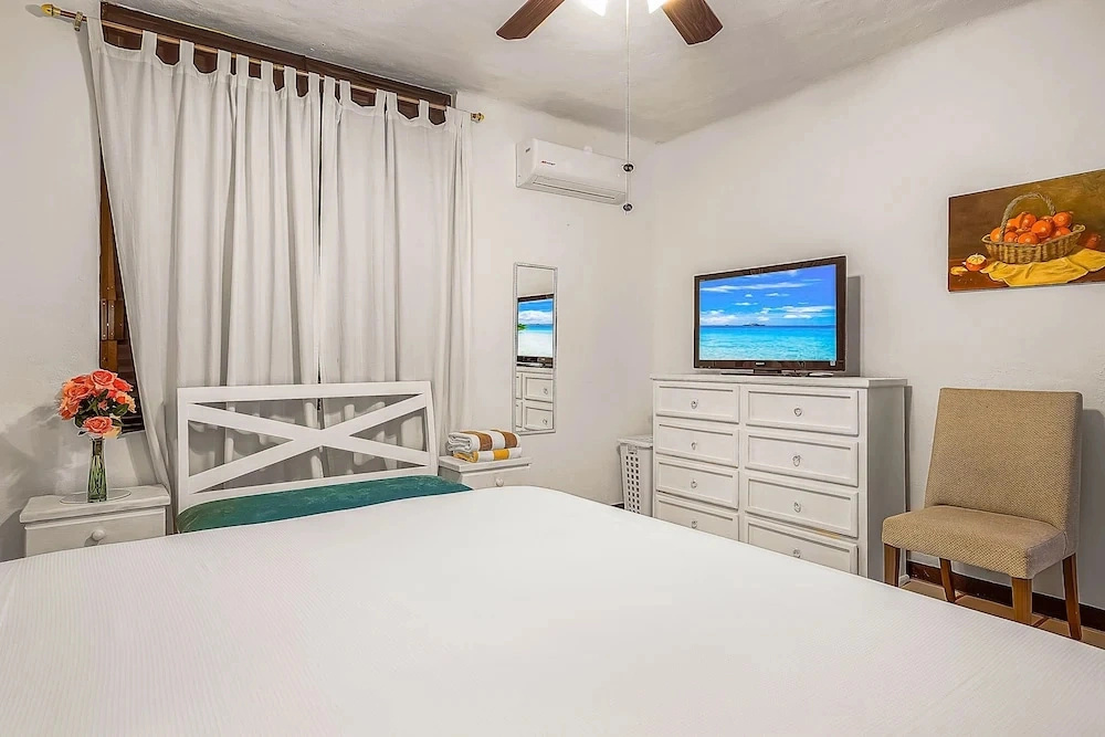 Cozy Apartment w/ Balcony, Pool Views, Free Wifi