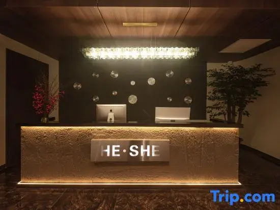 Heshe Qiongxi Beautiful Inn (Shangri-La Dukezong Ancient City Railway Station Branch)