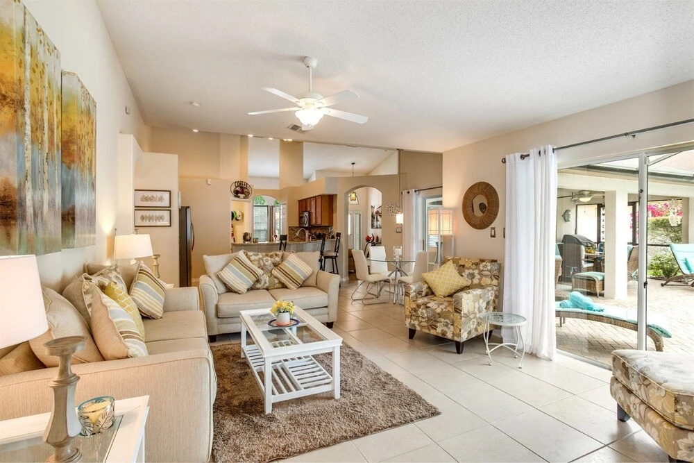 Stunning 4 Bed, 3 Bath Villa With Southwest Facing Pool and spa - 503