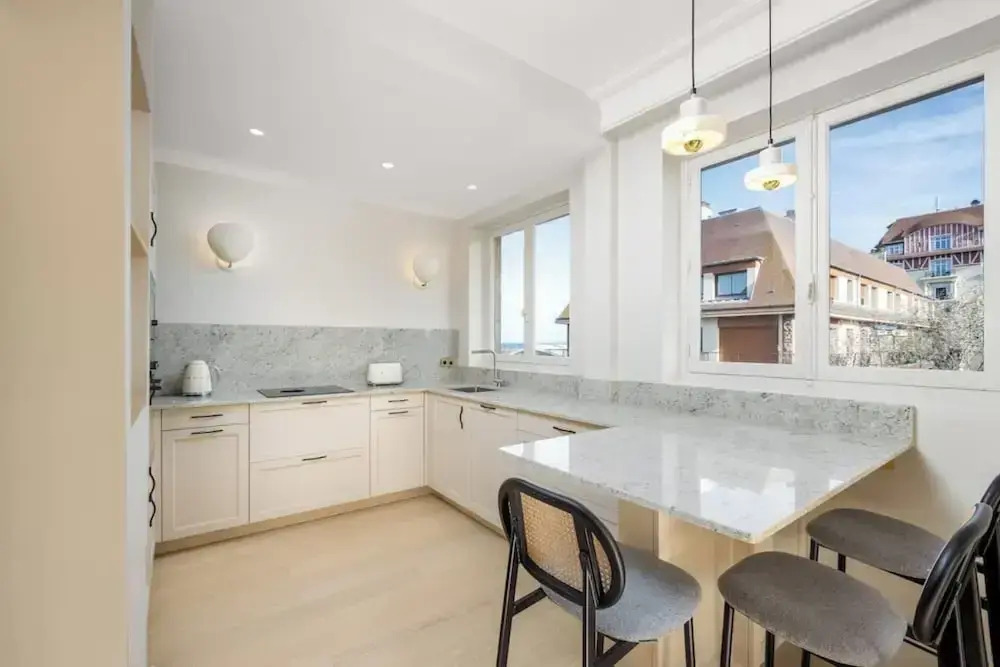 Luxury sea View 3br-2ba With Services in Deauville