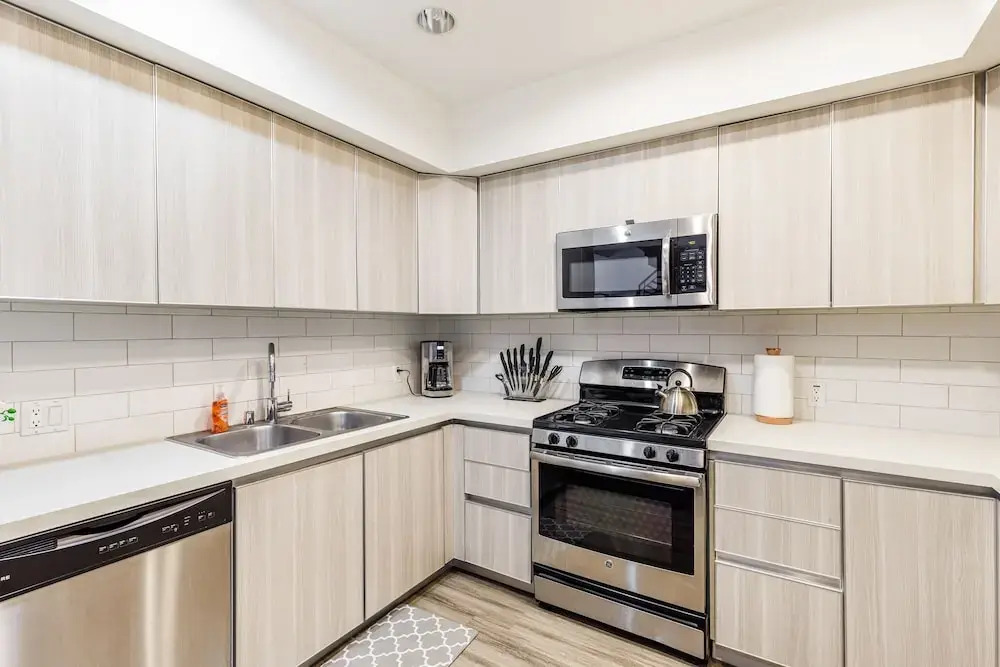 Brand new 2 Bedroom Apartment on Hawthorn Ave Hollywood 2 Apts by RedAwning