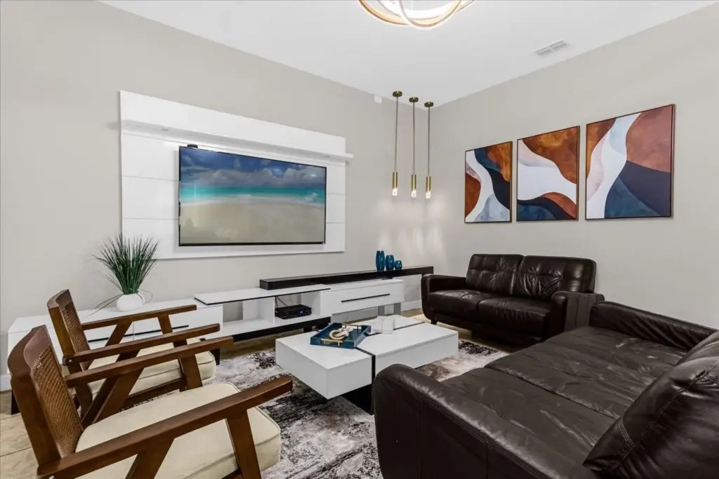 6 Bedrooms 5 Bathrooms Paradise Palms 8956 Sp