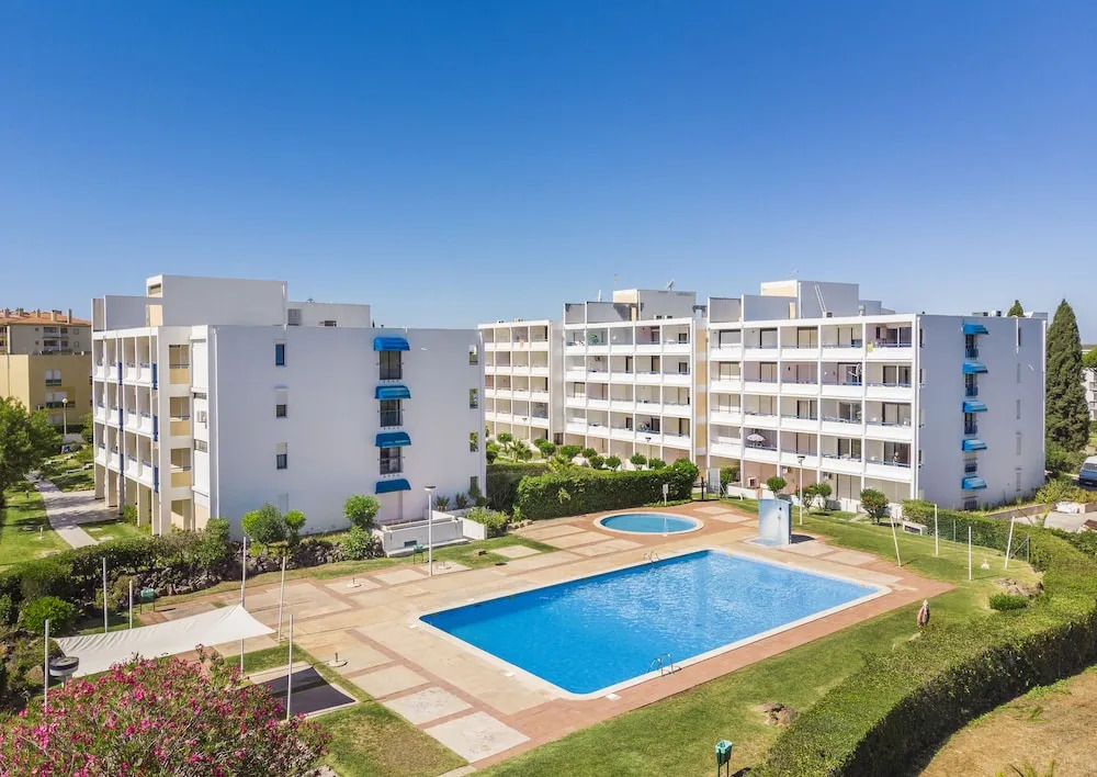 Pé do Lago 1 Bedroom Apartment with Pool