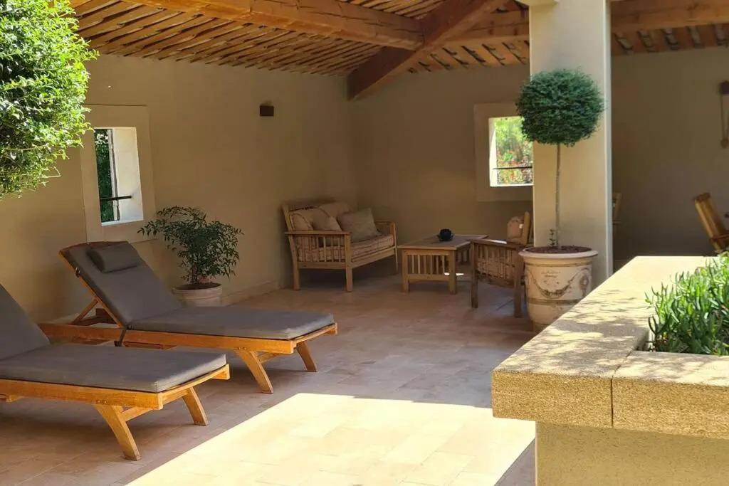 Le Cabanon de Nans. Gîte de charme en Provence.