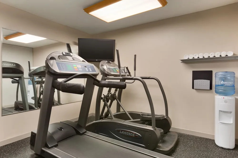Country Inn & Suites by Radisson, Mishawaka, IN
