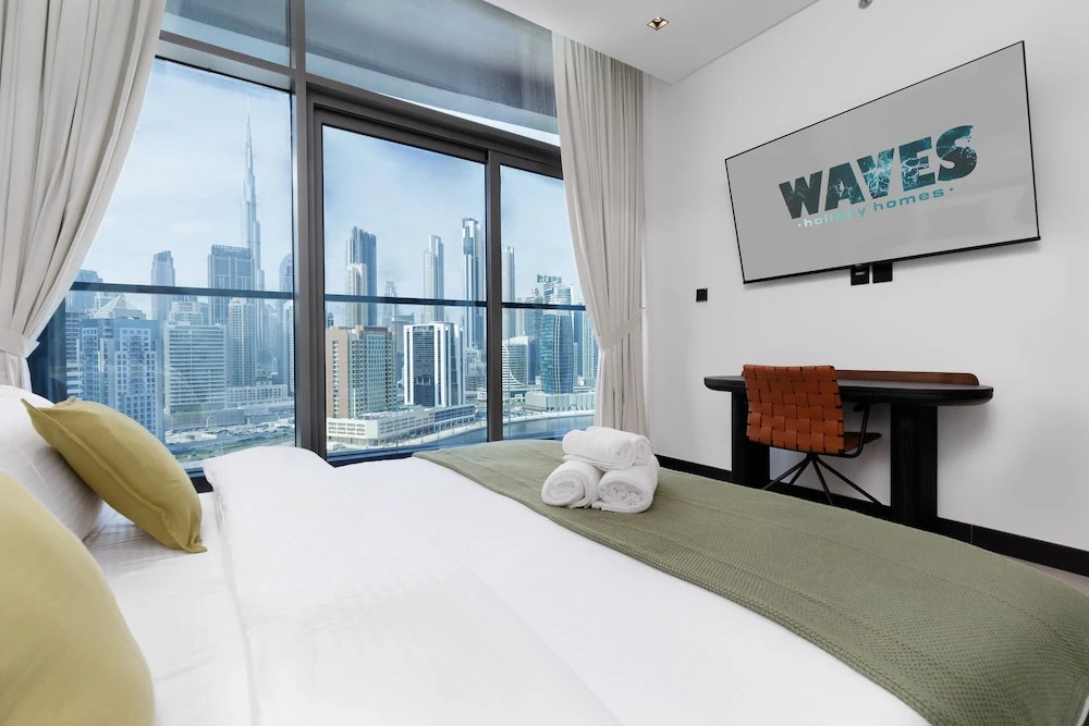 Waves - Urban Retreat Waterfront Elegance at 15 Northside