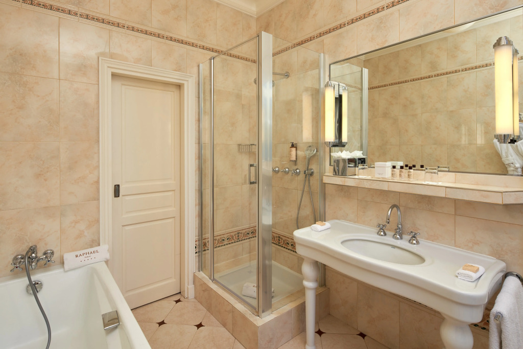 Hotel Raphael
