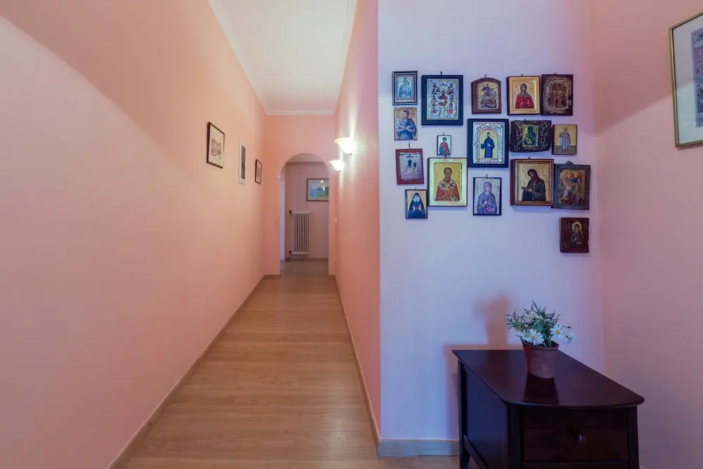 Sidewalk Apartment