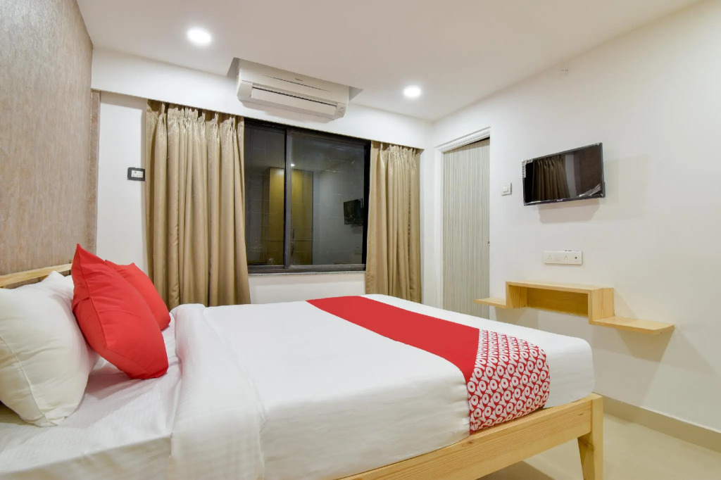 OYO 65901 Hotel Niraj Inn