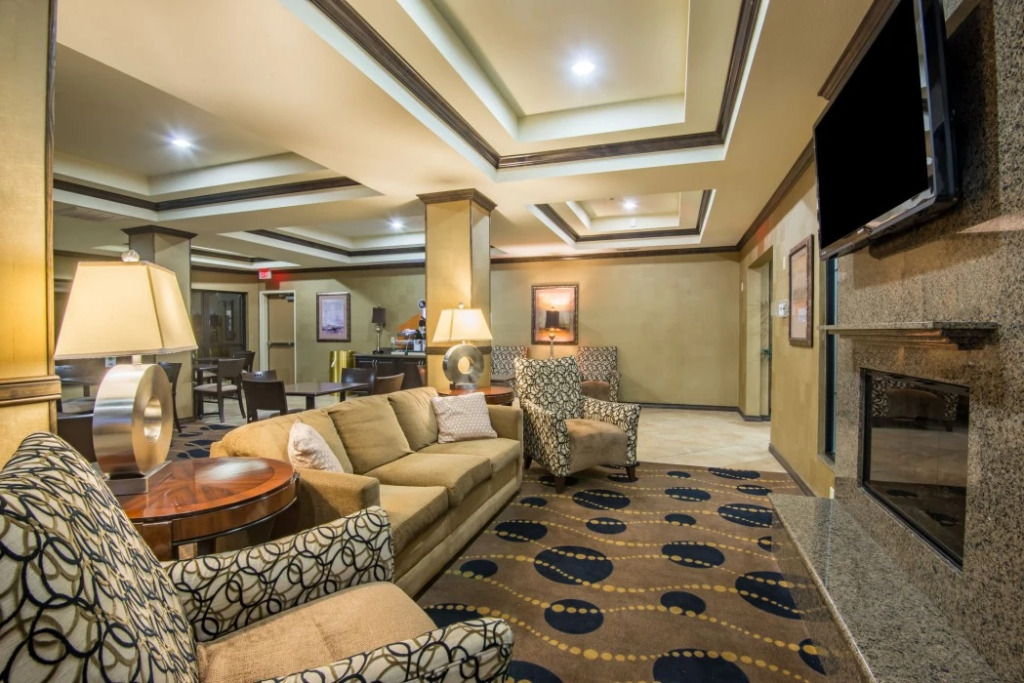 Holiday Inn Express & Suites Clovis by IHG