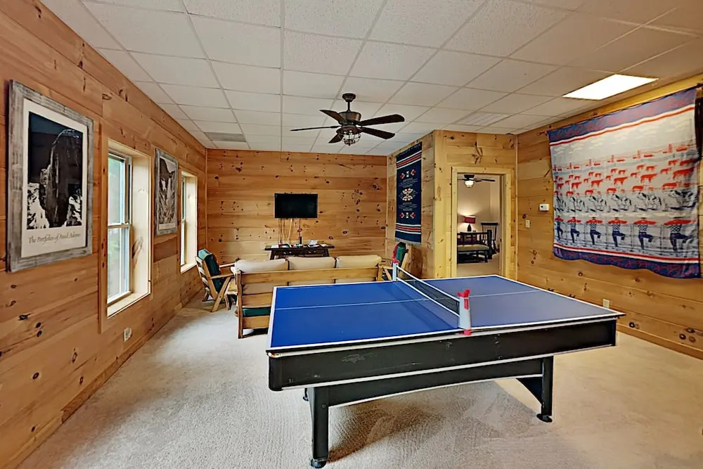 Large Lakefront Cabin W/kayaks And Boathouse 5 Bedroom Home