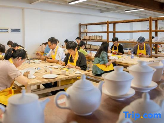 TaoliYijia Porcelain Culture Hotel