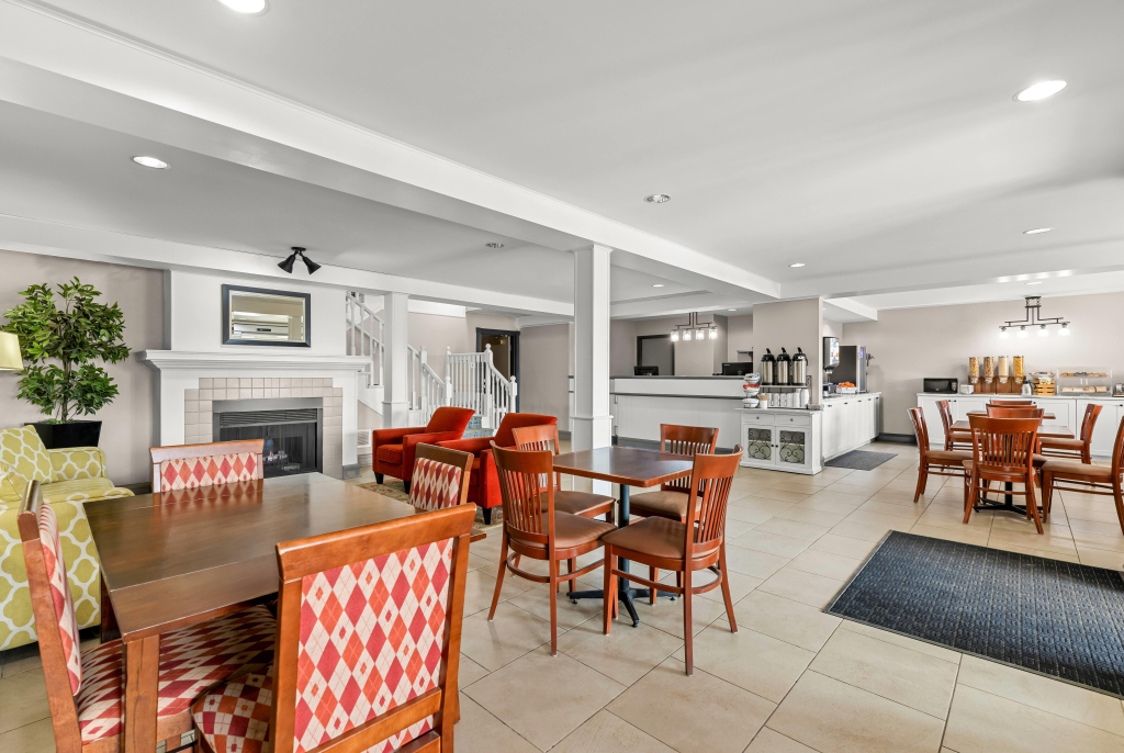 Travelodge Suites by Wyndham Regina - Eastgate Bay