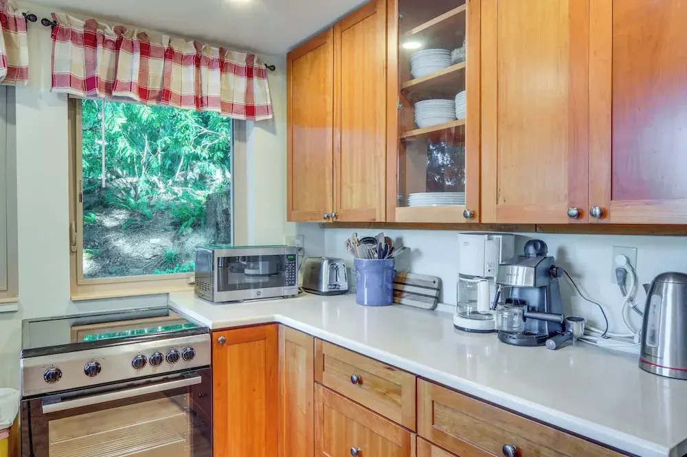 Lakefront Snohomish Cottage w/ Private Dock!