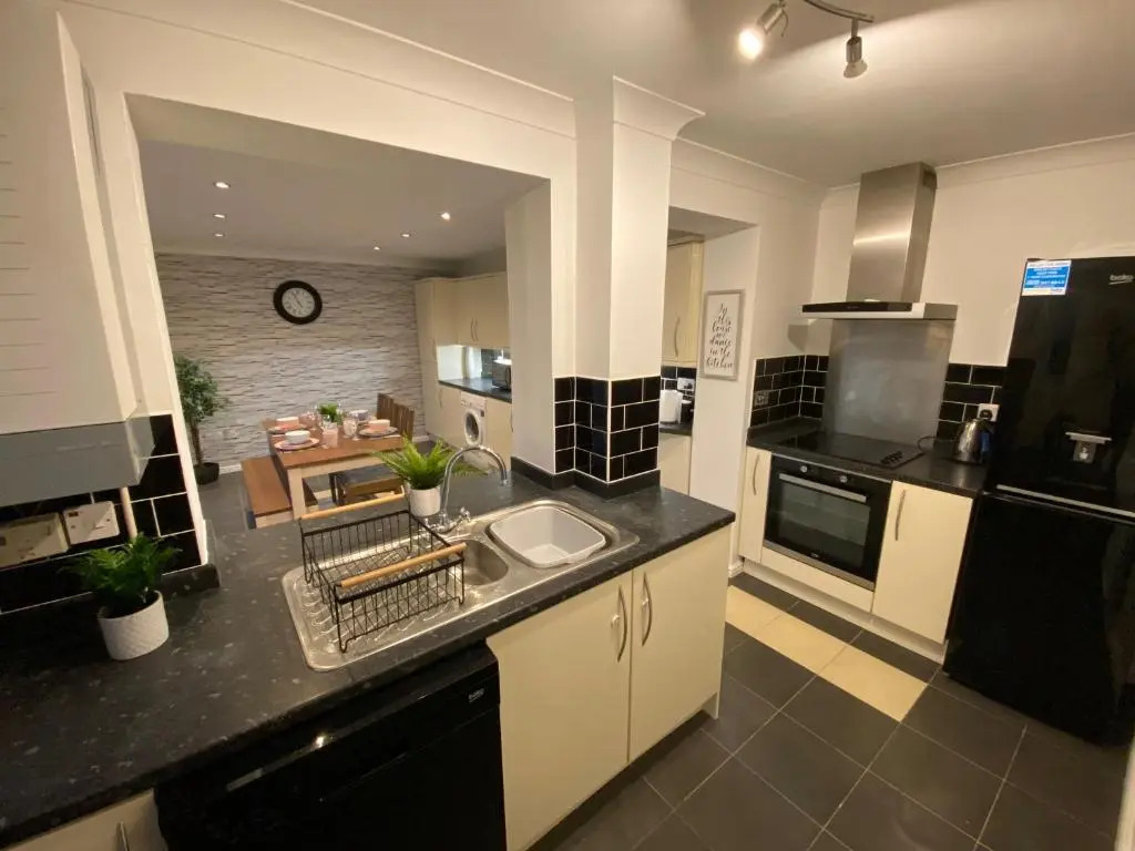 Lovely family home, 5 minutes from the beach