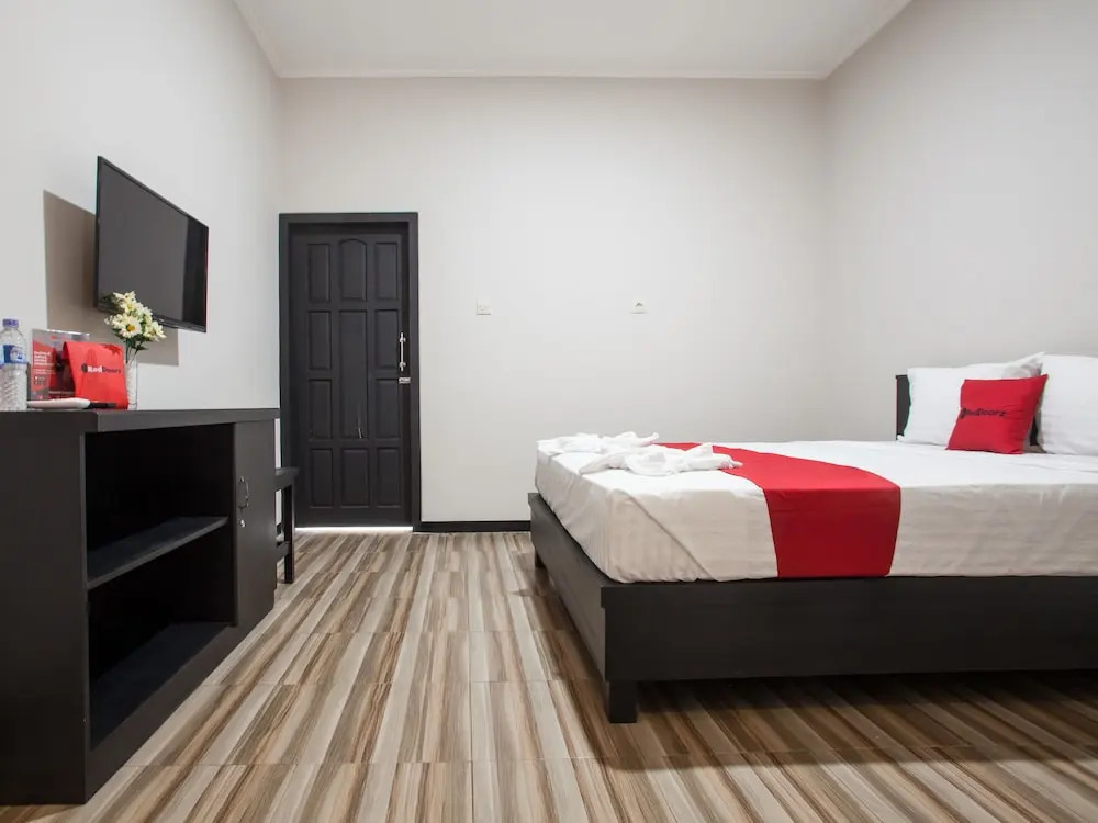 RedDoorz Syariah Plus near Banyuwangi Airport
