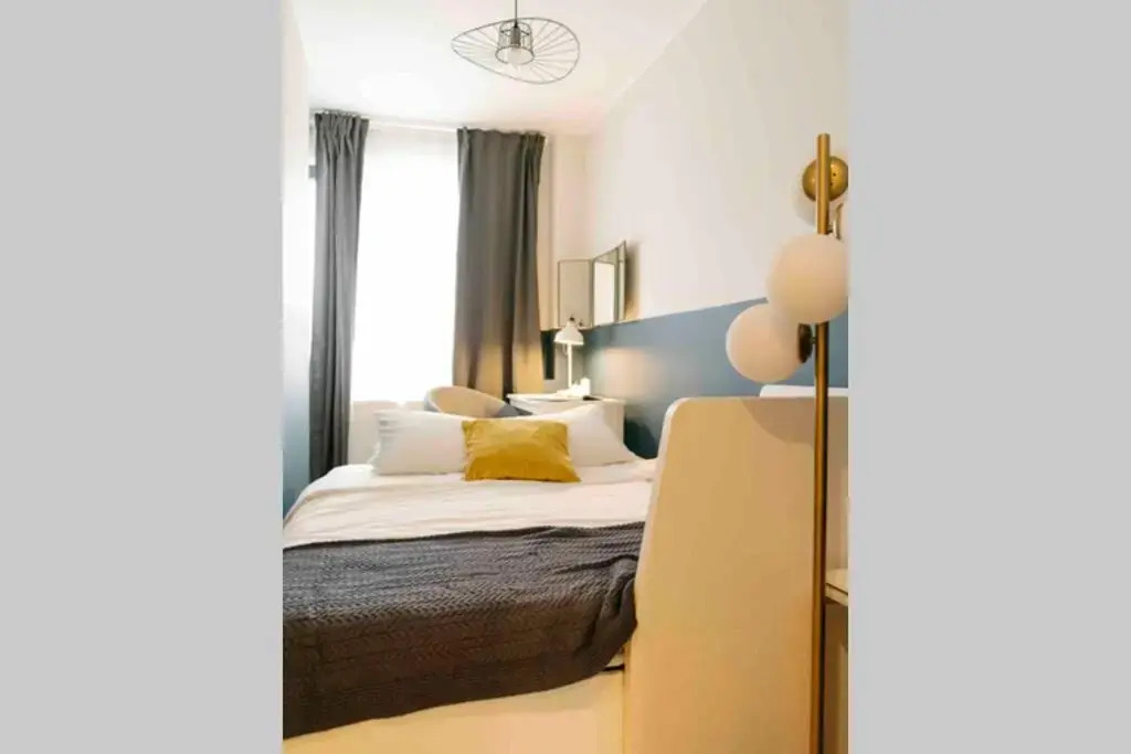 Bright 2BR Flat - Top Location - Green Views