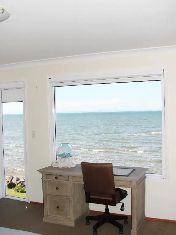 Ocean Pearl - 3 bedroom beachfront property