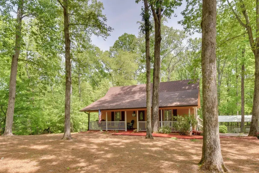 The Lake Place Cabin w/ Golf Cart & Free Kayaks!