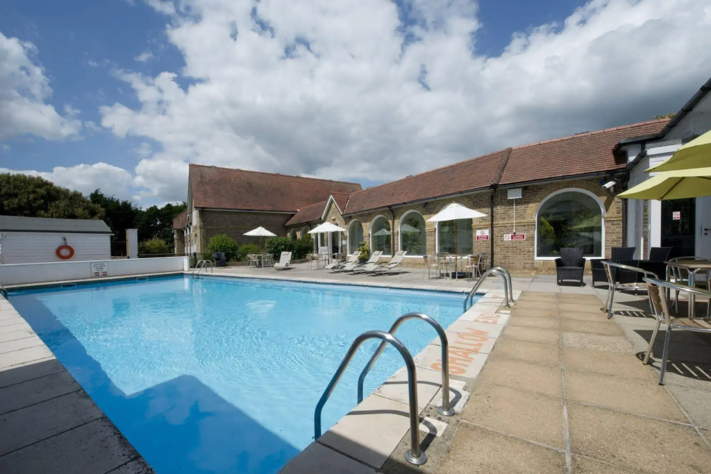 The Caledonian Island Hotel