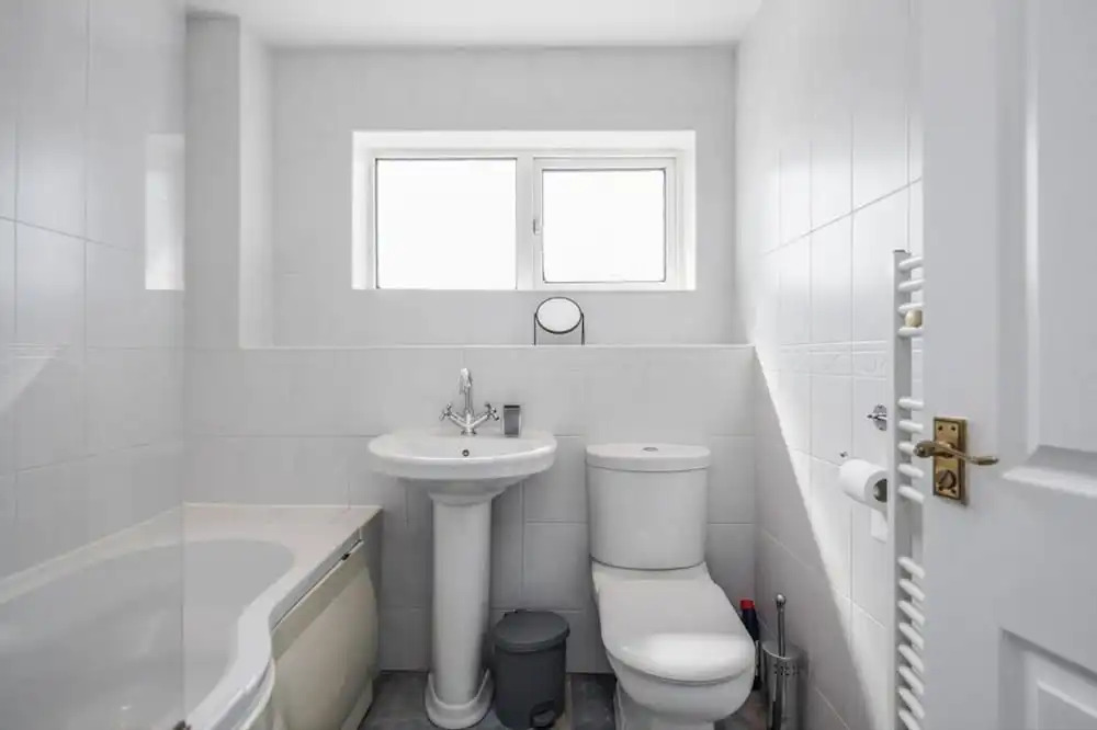 Cosy 3 Bedroom Home With Wifi, Parking & Garden