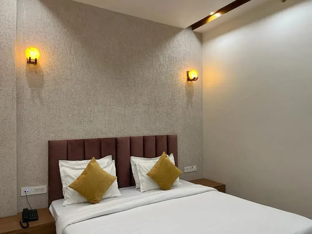 Hotel Satsang Grand