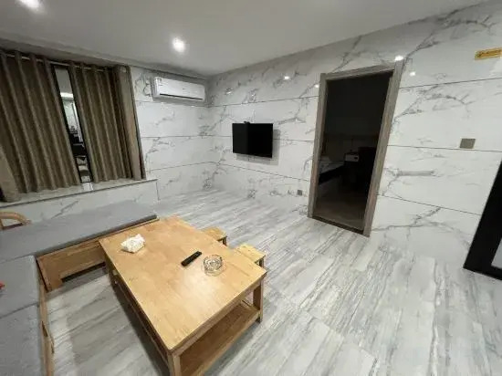 Gaozhou Yayuan Theme Hotel（Xiantai Avenue Store）