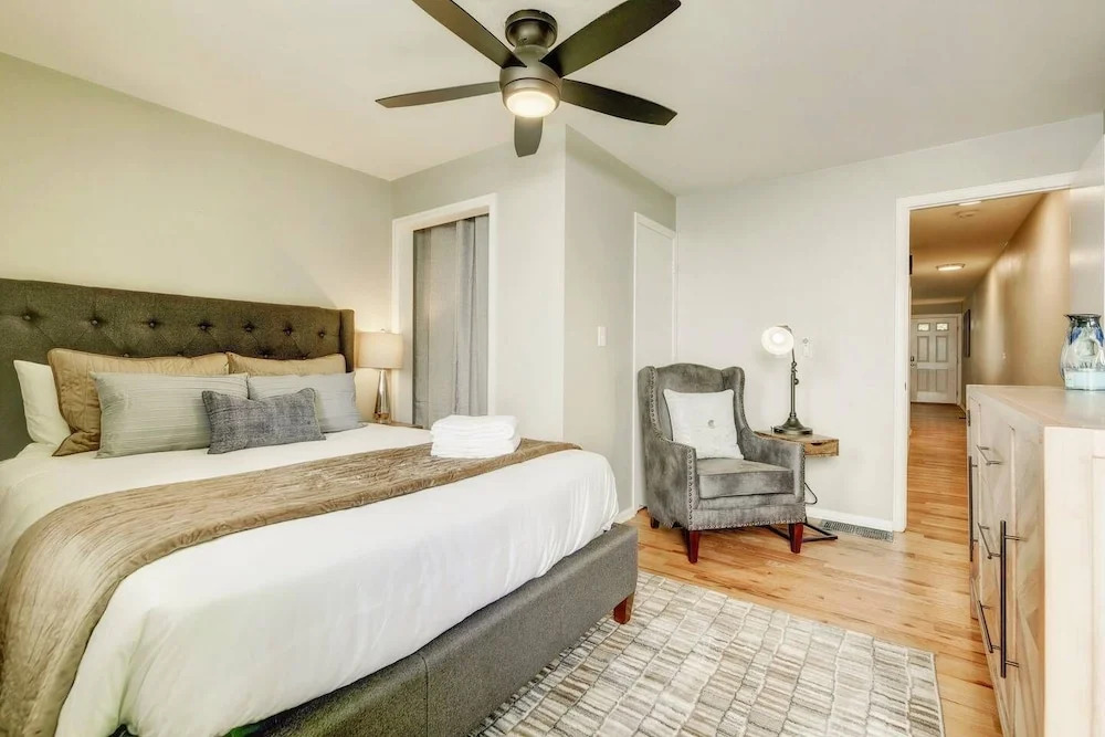 New Charming Denver Apt 2BD Sleeps 6 Great Location!
