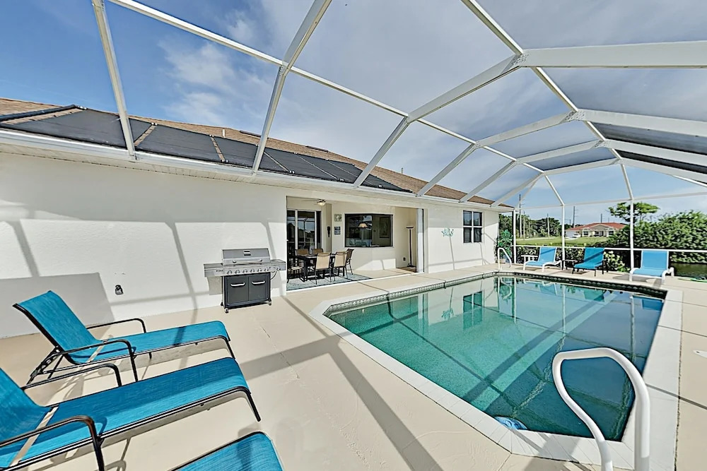 Waterfront W/ Screened Lanai, Pool & Kayaks 4 Bedroom Home